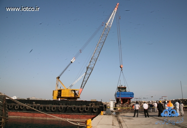 انتقال قایق بهمن یک از ساحل به دریا پس از انجام تعمیرات اساسی  3