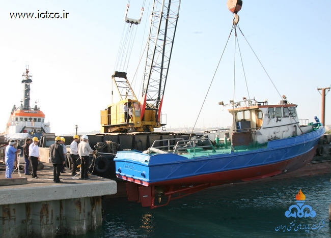 انتقال قایق بهمن یک از ساحل به دریا پس از انجام تعمیرات اساسی  7