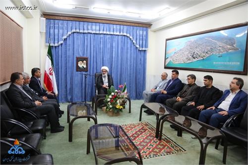 مدیر عامل شرکت پایانه های نفتی ایران با امام جمعه و استاندار بوشهر دیدار و گفتگو کرد