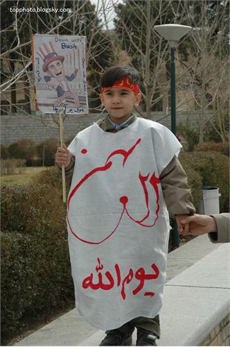 حضور کارکنان شرکت پایانه های نفتی ایران در راهپیمایی 22 بهمن ماه
