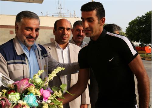 ملی پوش خارگی تیم هندبال ساحلی ایران مورد استقبال قرار گرفت