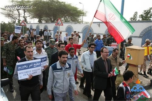 گزارش 3/ مراسم باشکوه راهپیمایی یوم الله 22 بهمن در جزیره خارگ برگزار شد