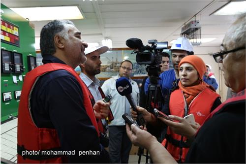نمایندگان رسانه های خارجی از پایانه نفتی خارگ بازدید نمودند