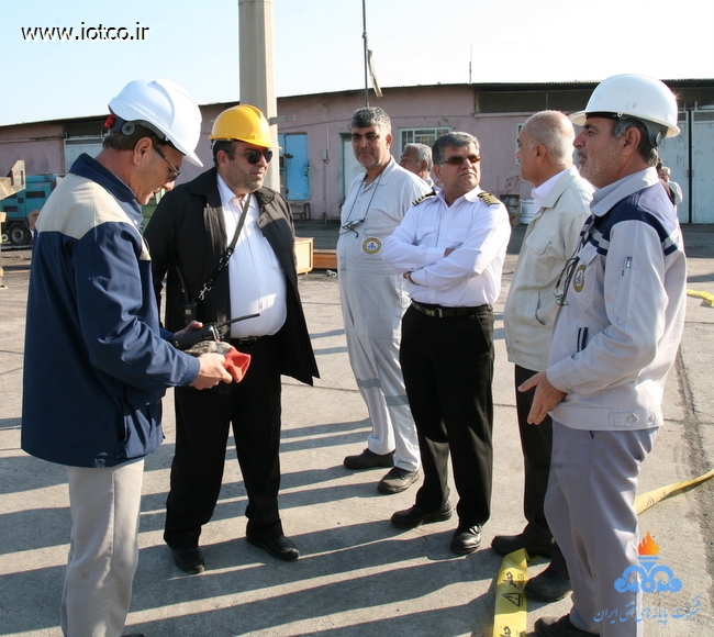 انتقال قایق بهمن یک از ساحل به دریا پس از انجام تعمیرات اساسی  2