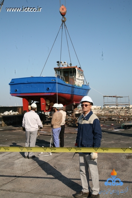 انتقال قایق بهمن یک از ساحل به دریا پس از انجام تعمیرات اساسی  4