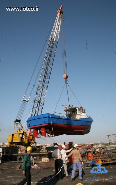 انتقال قایق بهمن یک از ساحل به دریا پس از انجام تعمیرات اساسی  5