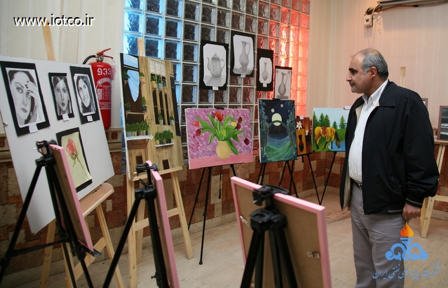 بازدید مدیرعامل از نمایشگاه آثار هنرجویان کلاس های آموزشی امورفرهنگی هنری پایانه نفتی خارگ 3
