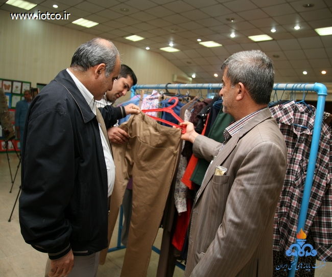 بازدید مدیرعامل از نمایشگاه آثار هنرجویان کلاس های آموزشی امورفرهنگی هنری پایانه نفتی خارگ 6