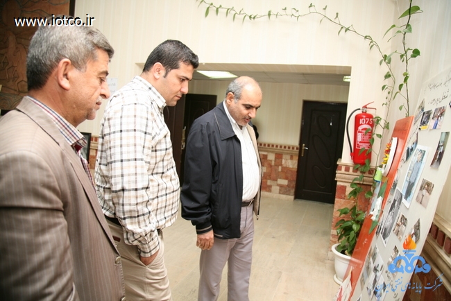 بازدید مدیرعامل از نمایشگاه آثار هنرجویان کلاس های آموزشی امورفرهنگی هنری پایانه نفتی خارگ 7
