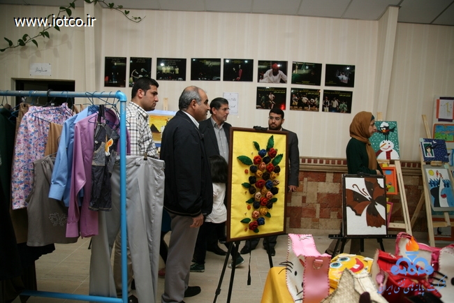 بازدید مدیرعامل از نمایشگاه آثار هنرجویان کلاس های آموزشی امورفرهنگی هنری پایانه نفتی خارگ 8