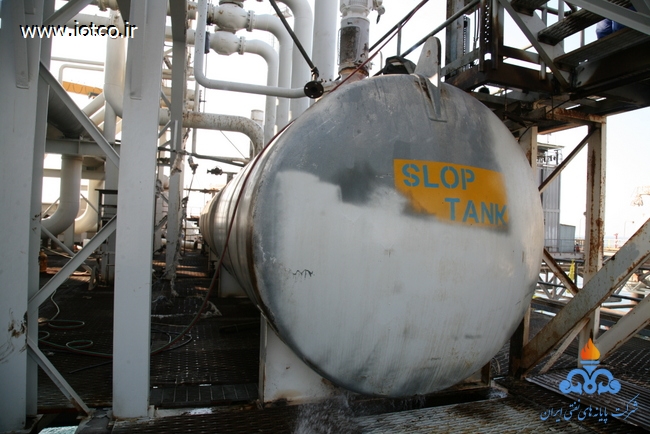 تعویض slop tank پهلوگاههای 11 و 12 اسکله غربی در تاریخ 93/12/11 1