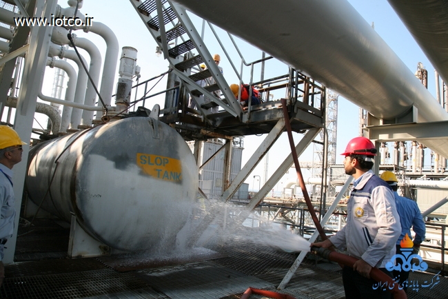 تعویض slop tank پهلوگاههای 11 و 12 اسکله غربی در تاریخ 93/12/11 2