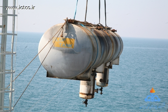 تعویض slop tank پهلوگاههای 11 و 12 اسکله غربی در تاریخ 93/12/11 7