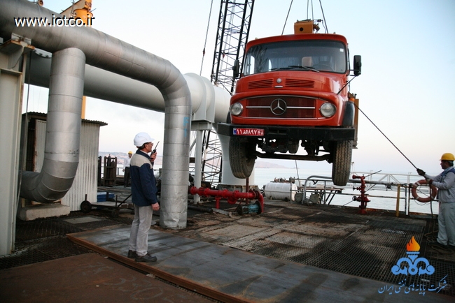 تعویض slop tank پهلوگاههای 11 و 12 اسکله غربی در تاریخ 93/12/11 8