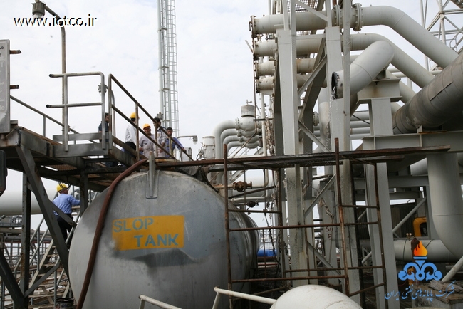 تعویض slop tank پهلوگاههای 11 و 12 اسکله غربی در تاریخ 93/12/11 10