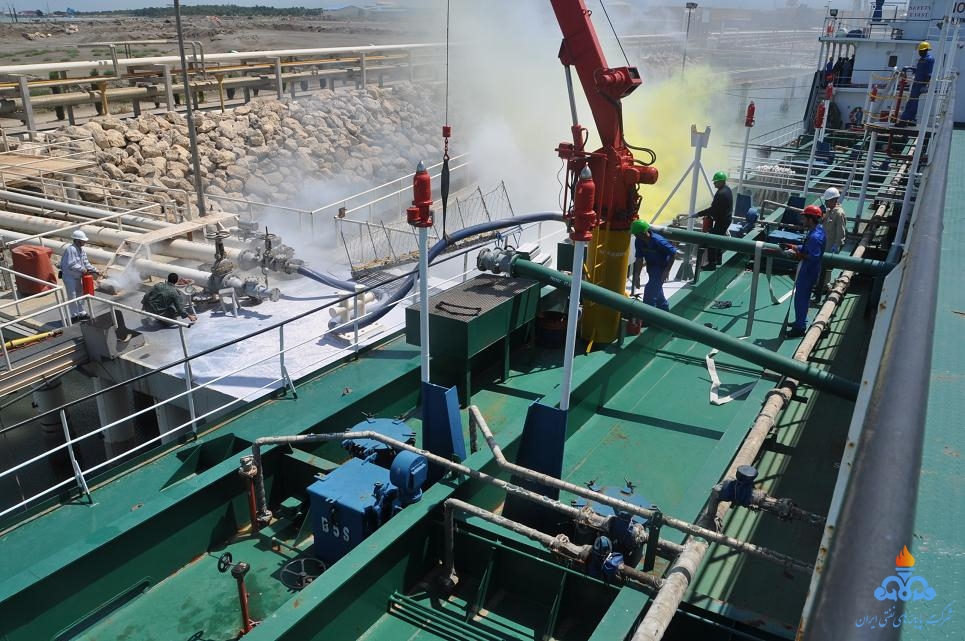 برگزاری مانور عملیاتی امداد و جات در پایانه های نفتی  شمال 2
