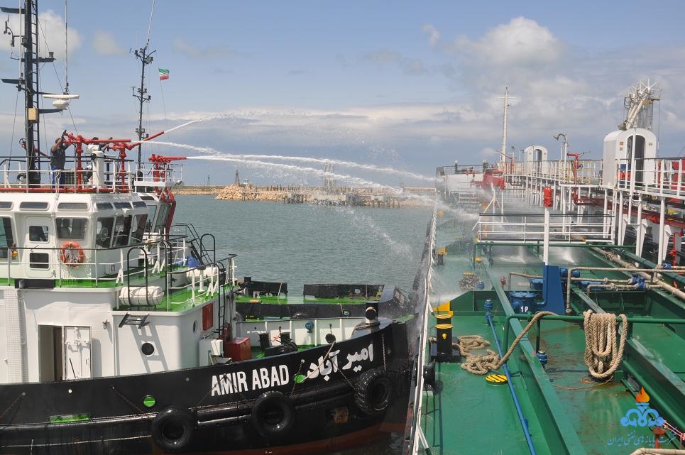 برگزاری مانور عملیاتی امداد و جات در پایانه های نفتی  شمال 11