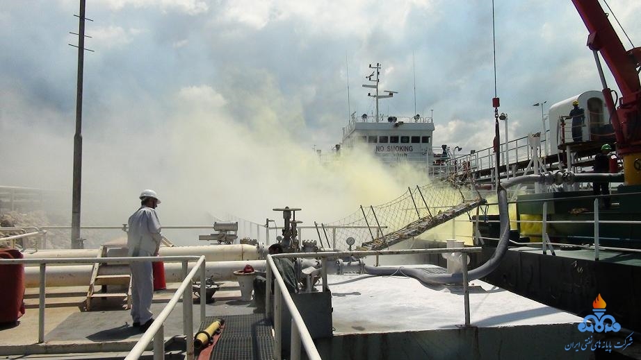 برگزاری مانور عملیاتی امداد و جات در پایانه های نفتی  شمال 13