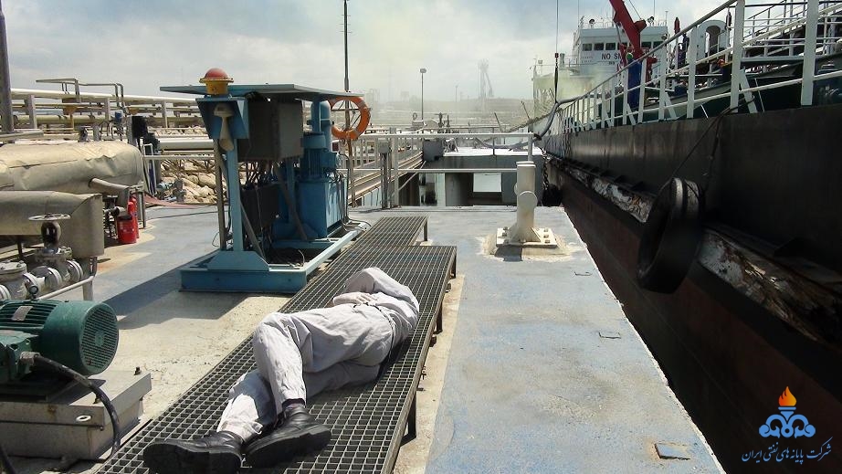 برگزاری مانور عملیاتی امداد و جات در پایانه های نفتی  شمال 14