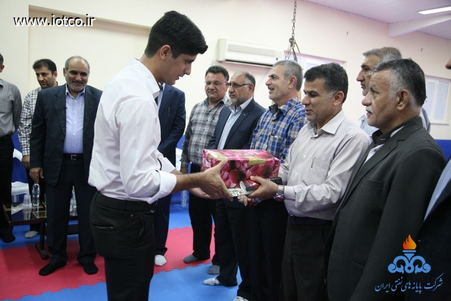 تجلیل از ورزشکاران قهرمان 26