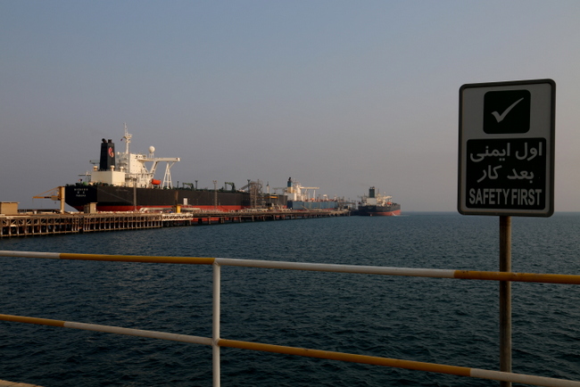 پهلوگیری همزمان شش کشتی 9