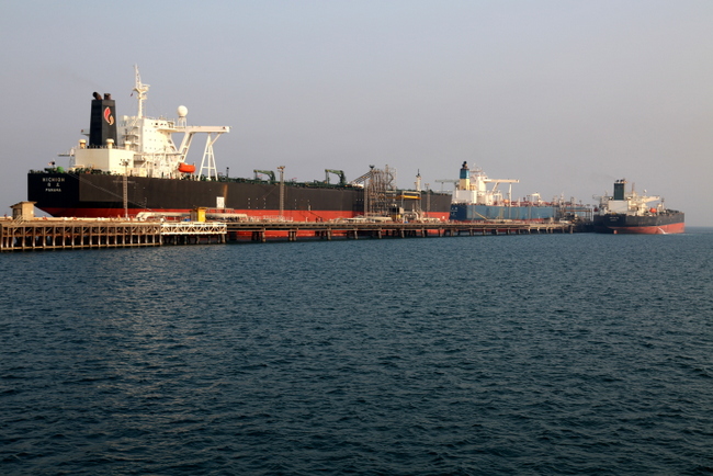 پهلوگیری همزمان شش کشتی 10