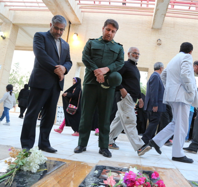 غباروبی گلزار شهدا 16