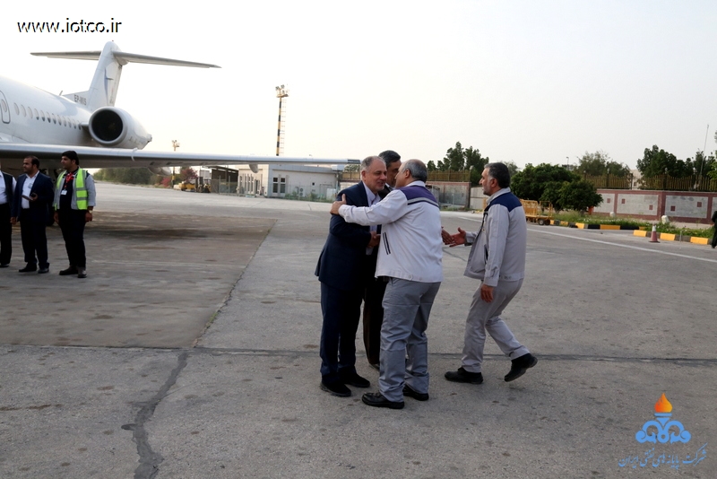 سفر کاردر به خارگ