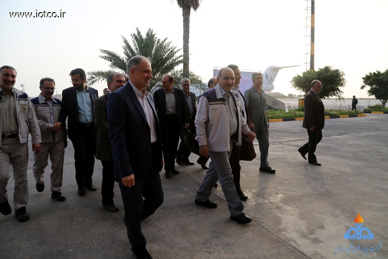 سفر کاردر به خارگ