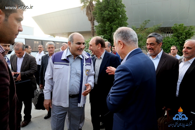 سفر کاردر به خارگ