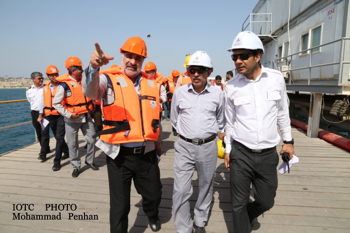 بازدید از پایانه نفتی خارگ 15