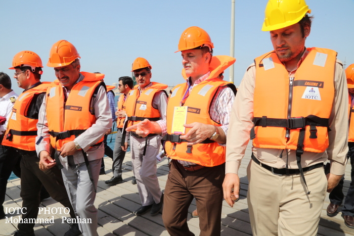 بازدید از پایانه نفتی خارگ 16