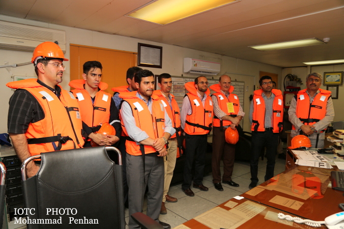 بازدید از پایانه نفتی خارگ 18