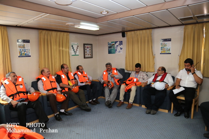 بازدید از پایانه نفتی خارگ 25