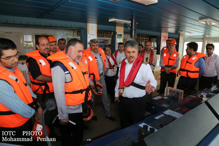 بازدید از پایانه نفتی خارگ 26