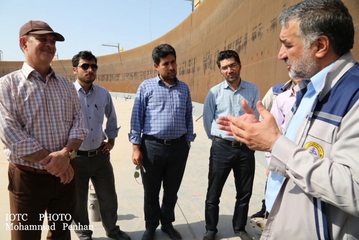 بازدید از پایانه نفتی خارگ 32