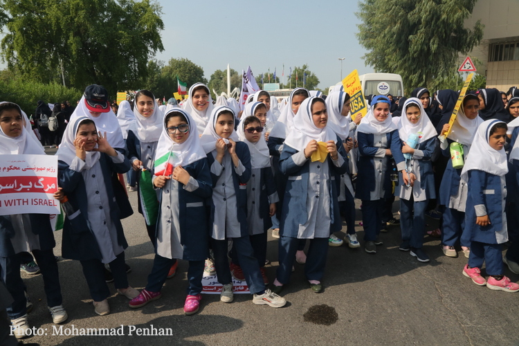 راهپیمایی 13 آبان  58