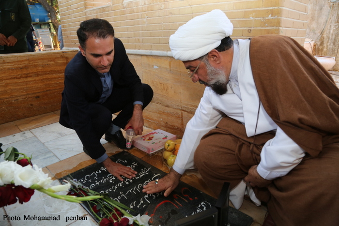 غبارروبی گلزار شهدا 17