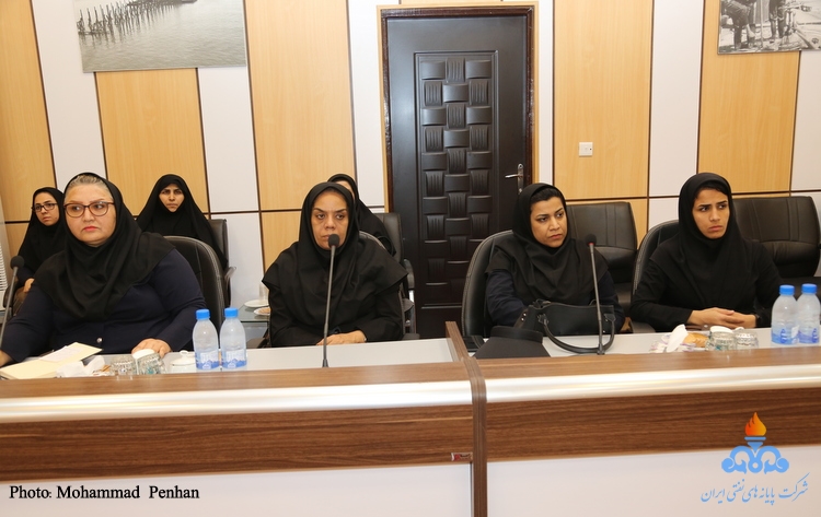 کارکنان خانم شاغل  1