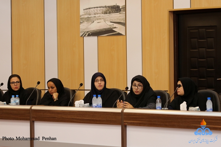 کارکنان خانم شاغل  11