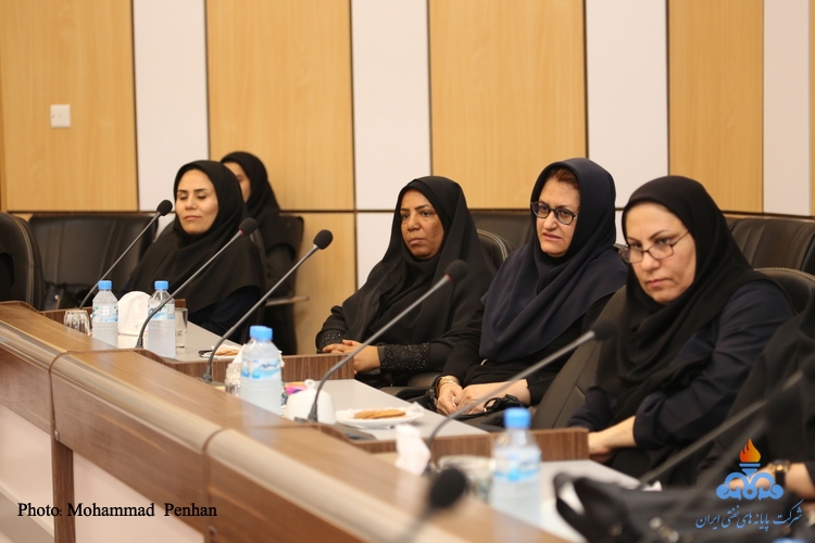 کارکنان خانم شاغل  18