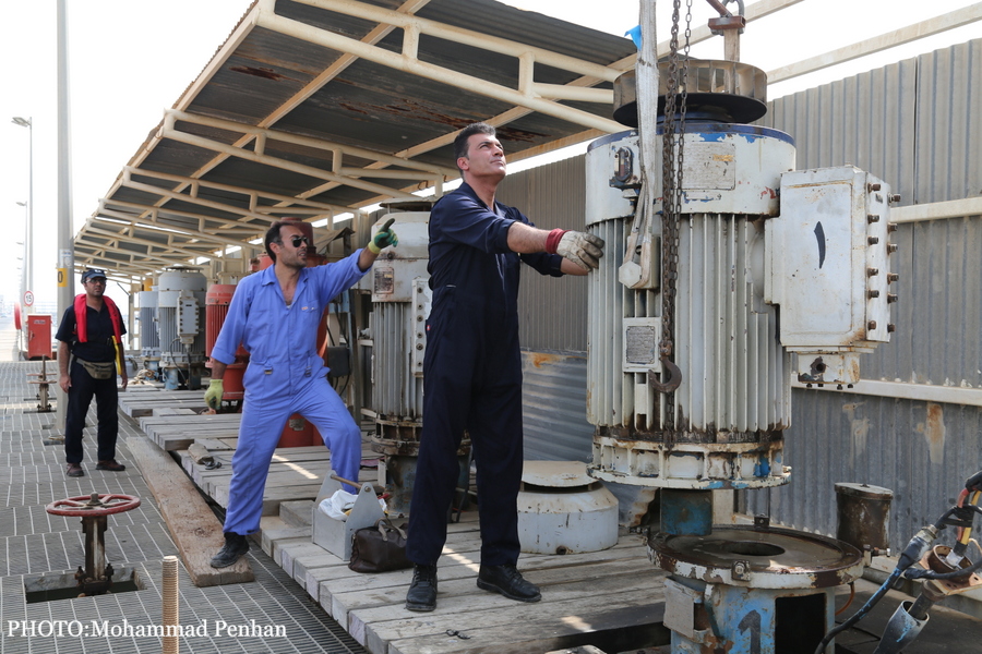 تلاشگران شرکت پایانه های نفتی ایران  8