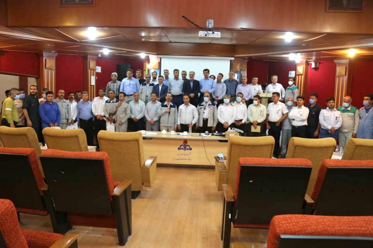 کارگر خارگ 15