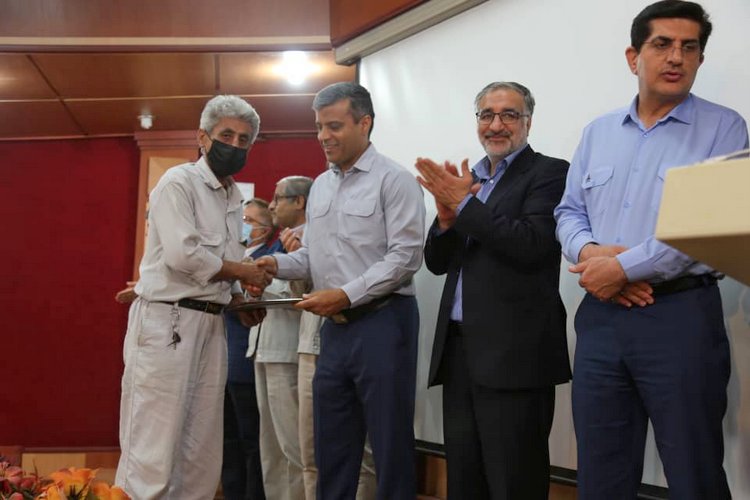 کارگر خارگ 40