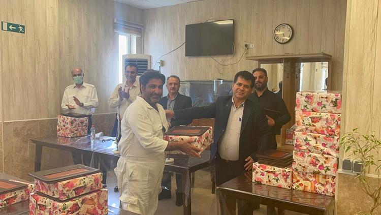 کارگر پارس جنوبی 12