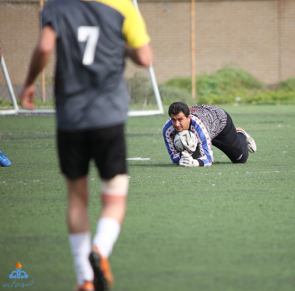 فوتبال کارکنان 16