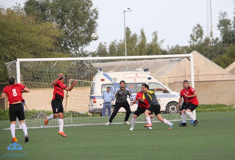 فوتبال کارکنان 32