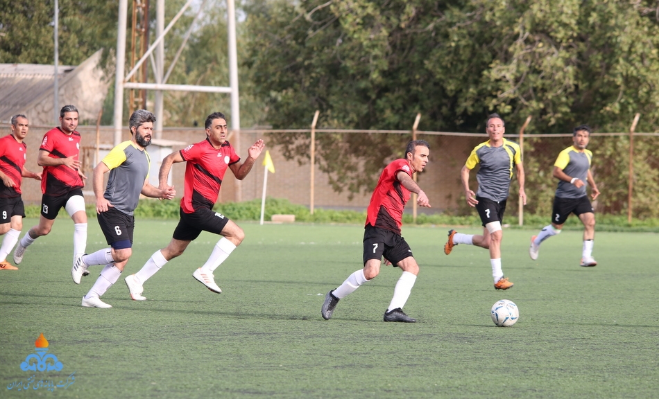 فوتبال کارکنان 33