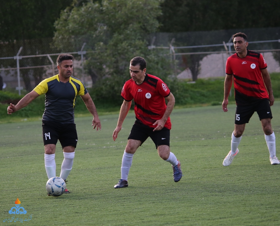 فوتبال کارکنان 44