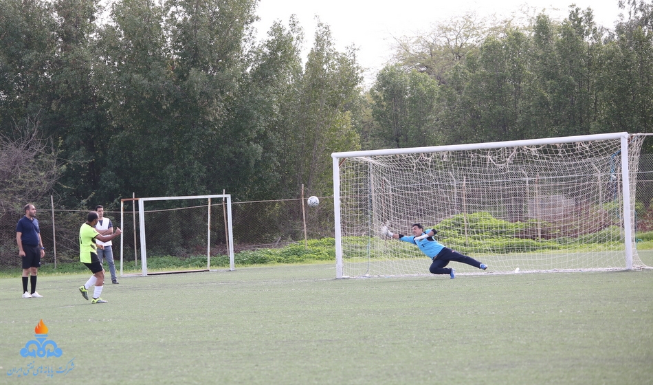 فوتبال کارکنان 83